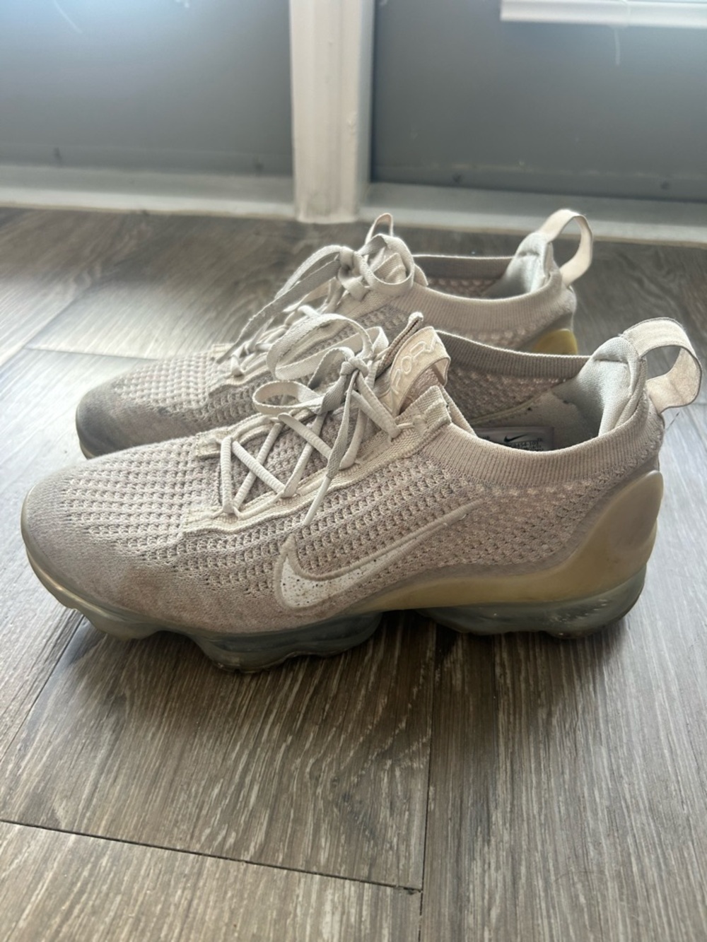 Beige Nike Flyknit Size 8.5